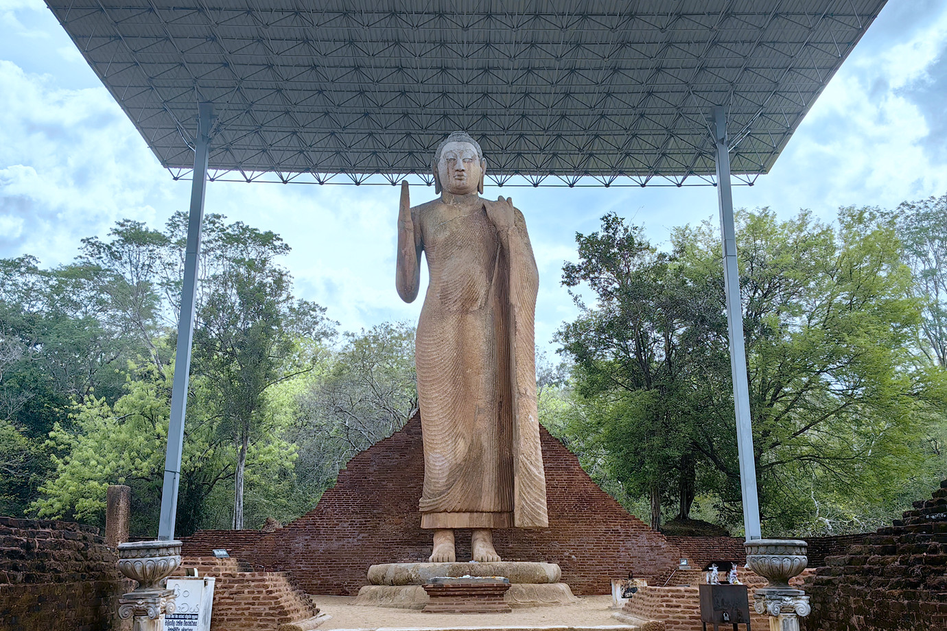 斯里蘭卡-瑪利嘎維拉觀音立像 Maligawila Buddha Statue